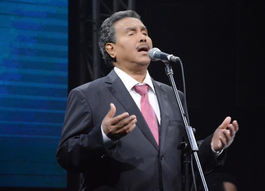 بالصور.. محمد عبده يقدم "عالى السكوت وخواف" فى أقوى حفلاته بالقاهرة