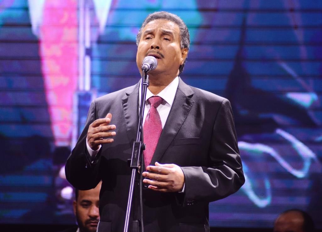 بالصور.. محمد عبده يقدم "عالى السكوت وخواف" فى أقوى حفلاته بالقاهرة