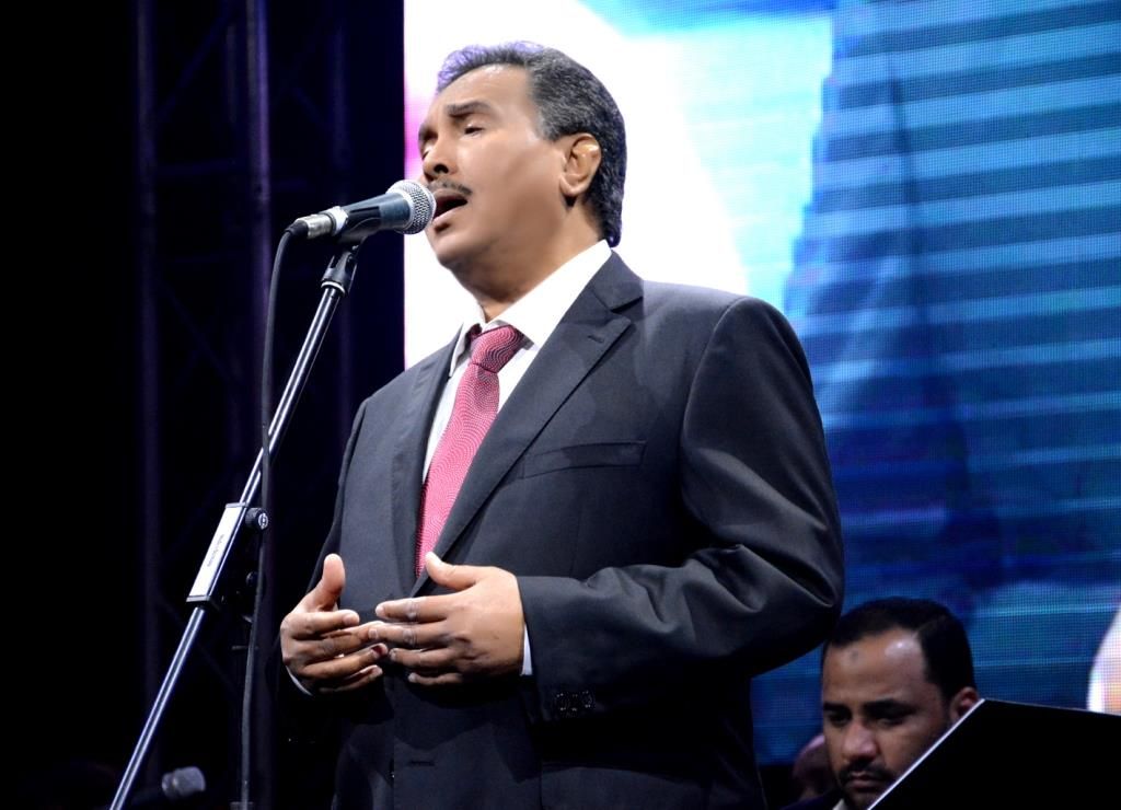 بالصور.. محمد عبده يقدم "عالى السكوت وخواف" فى أقوى حفلاته بالقاهرة