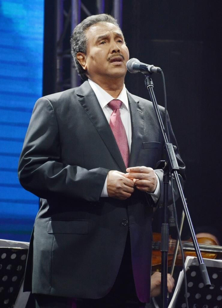 بالصور.. محمد عبده يقدم "عالى السكوت وخواف" فى أقوى حفلاته بالقاهرة
