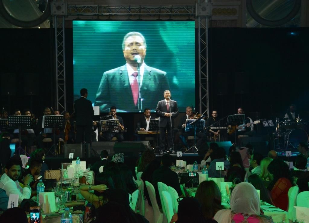 بالصور.. محمد عبده يقدم "عالى السكوت وخواف" فى أقوى حفلاته بالقاهرة