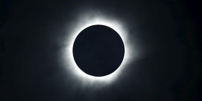 الزعاق يوضح حقيقة الكسوف الكلي للشمس الجمعة القادم
