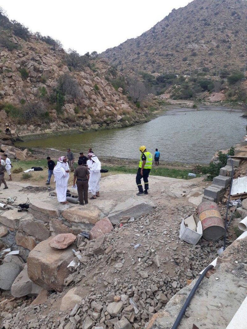 بالصور.. الغواصات والمعدات تستنفر للبحث عن الطفل "عبد المحسن" بالطائف