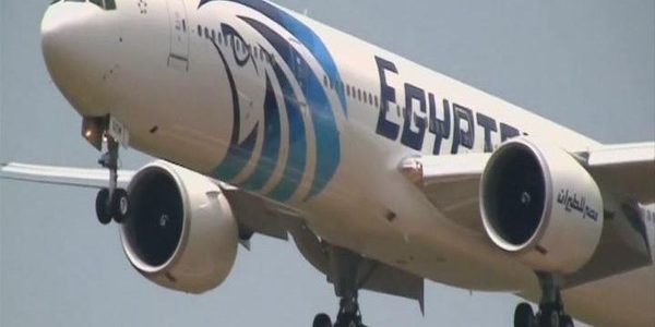 ورد الآن .. مطار المدينة المنورة يشهد حالة من الذعر والخوف والسبب طائرة مصرية !!!!!