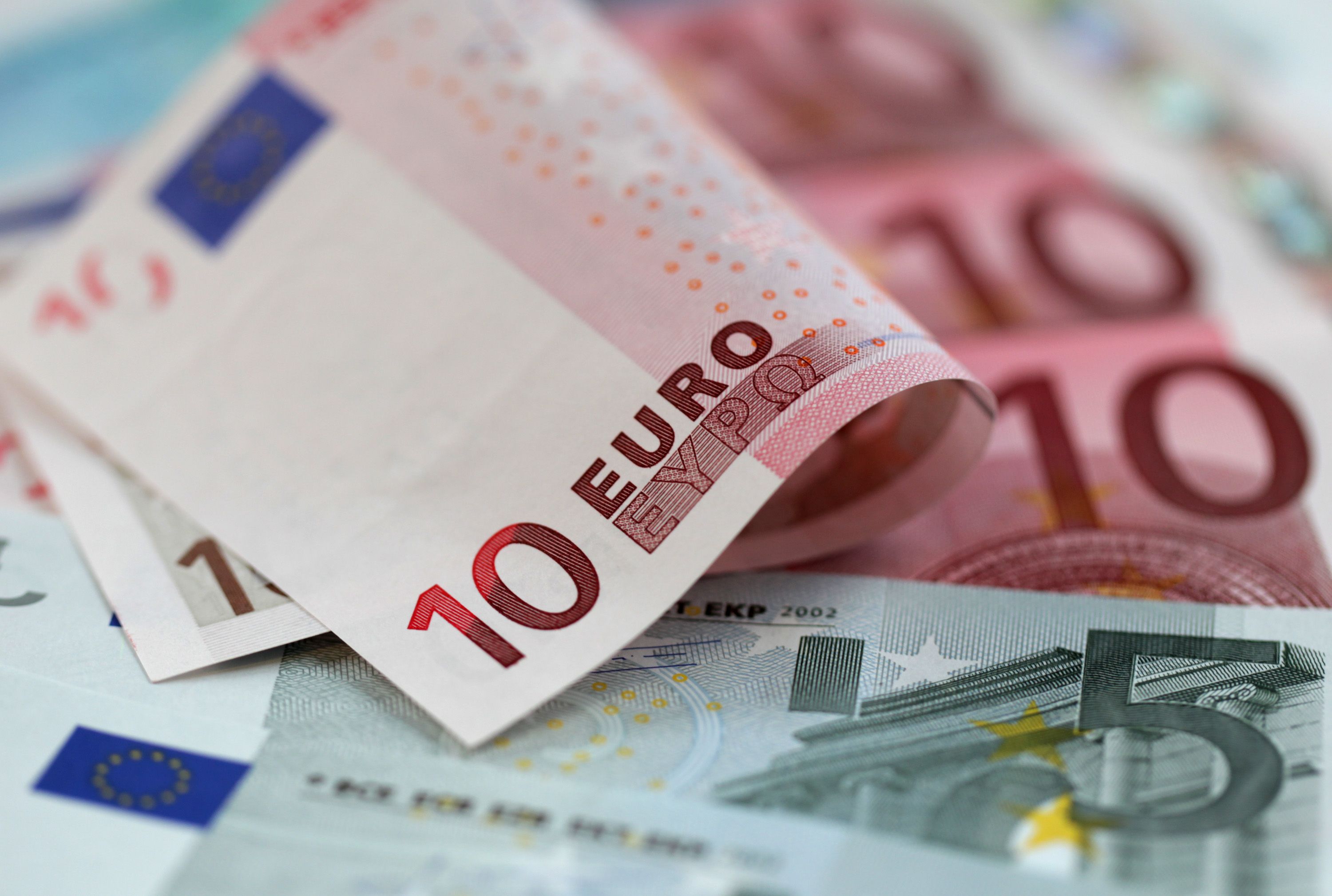 سعر اليورو اليوم السبت 5-8-2017 واستقرار العملة الأوروبية