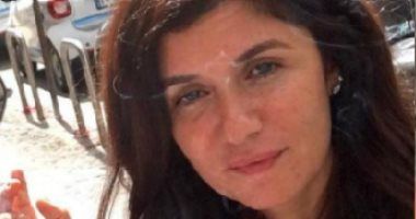 بعد مايوه نيللى كريم.. غادة عادل بـ"السيجارة" مع زوجها في ميلانو