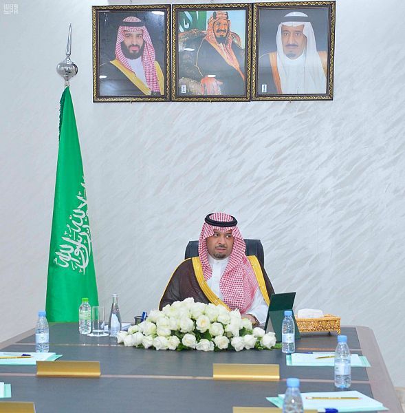 أمير الحدود الشمالية يوجه بتسريع إنجاز المشروعات بالمنطقة