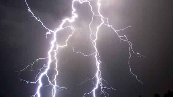 السعودية | "صاعقة" تقتل سعودية أرادت تناول الطعام بطرابزون التركية