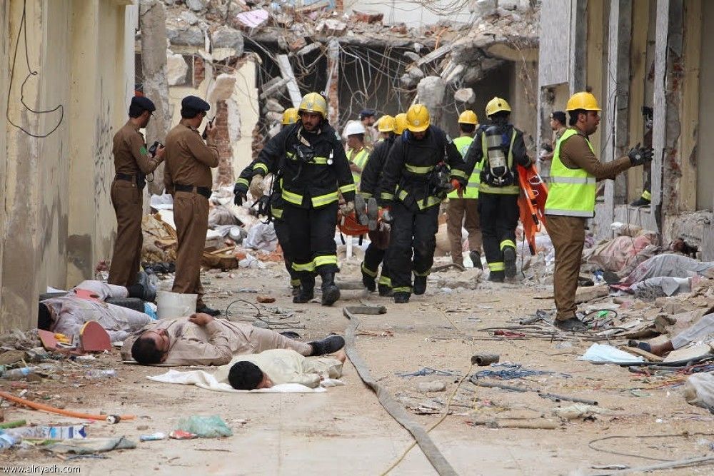 السعودية | الدفاع المدني ينفذ فرضية لانهيار مبنى مأهول بالحجاج في حي العزيزية