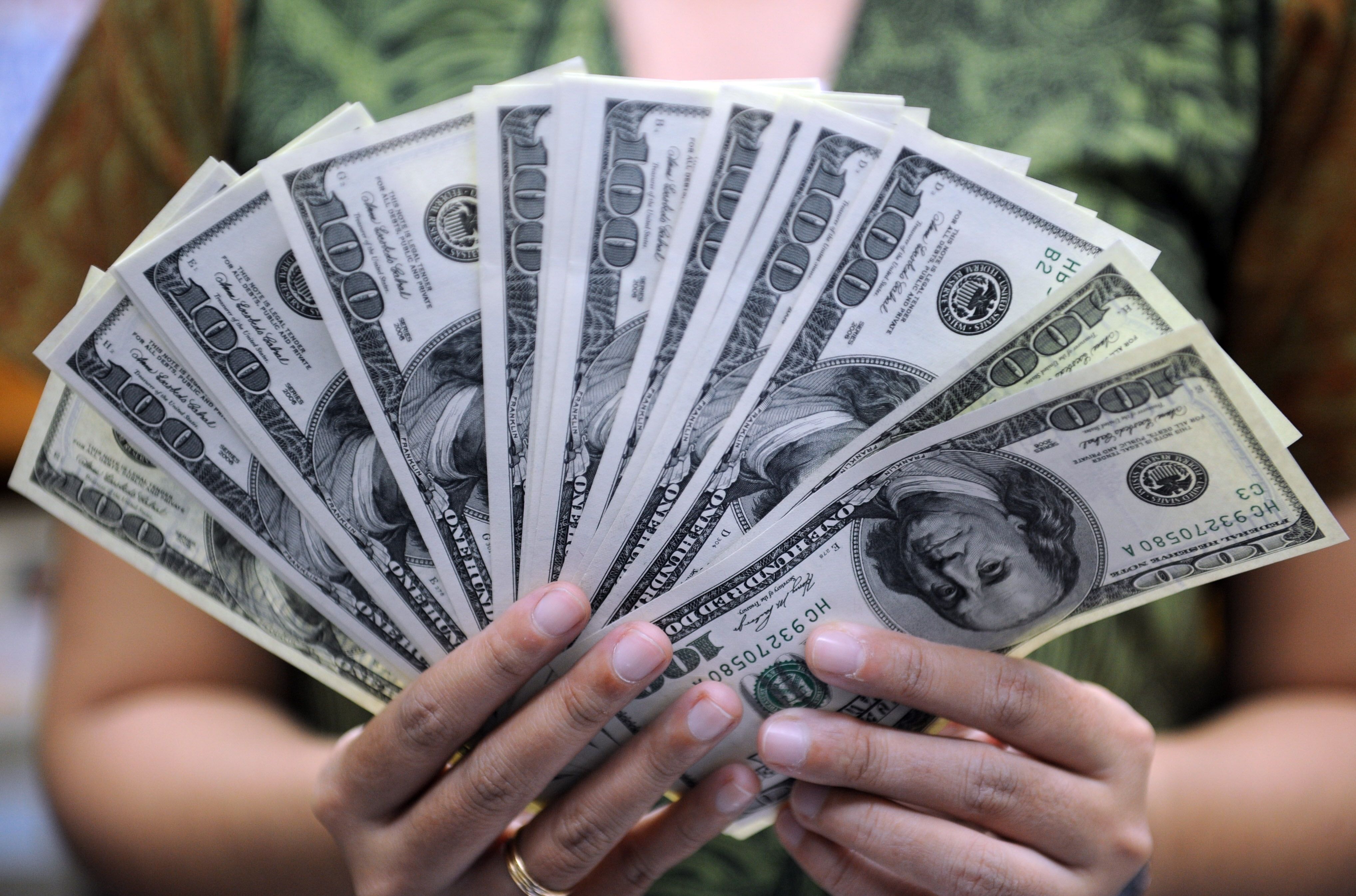 سعر الدولار اليوم السبت 26-8-2017 والعملة الأمريكية تستقر