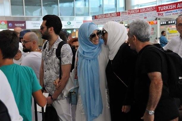 مراد يلدريم وزوجته في الحج – بالصور
