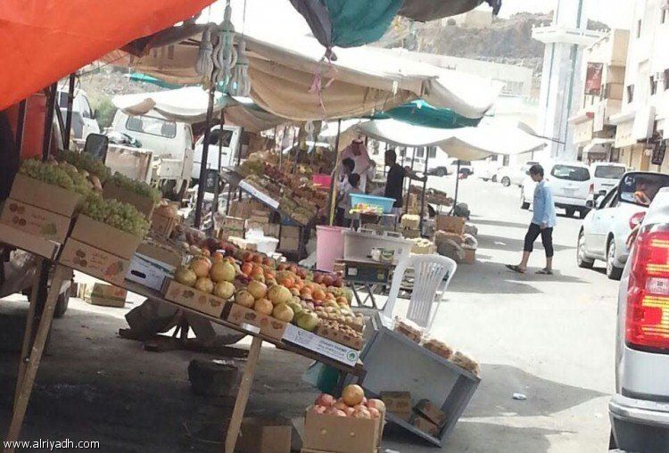 ضبط بسطات تمارس الغش في بيع الرمان والمانجو بهدا الطائف