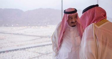 بالصور.. خادم الحرمين الشريفين يصل إلى "منى" ليشرف على راحة الحجاج