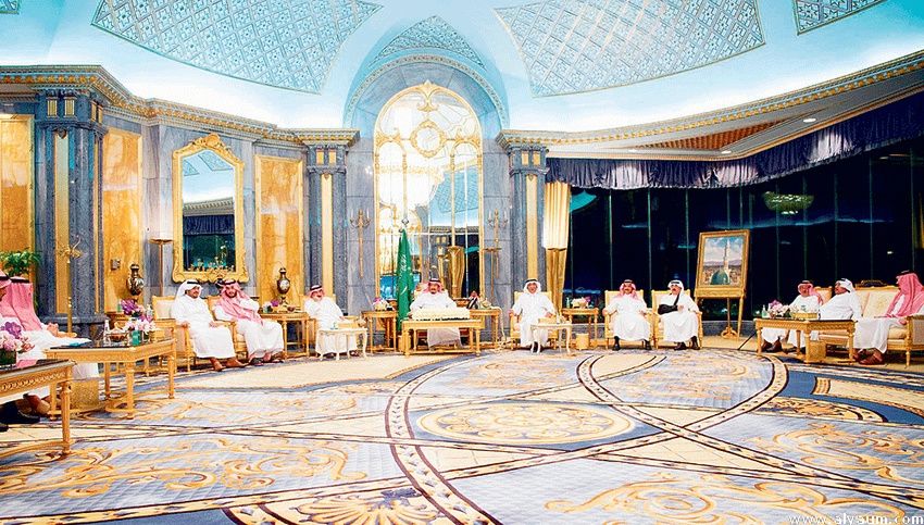 الملك يصل منى للإشراف على راحة الحجاج