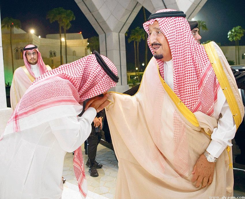 الملك يصل منى للإشراف على راحة الحجاج