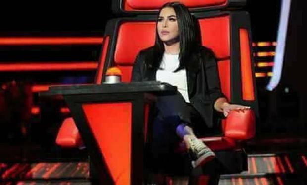 بالصور| نشطاء ينتقدون إطلالة أحلام في The Voice: "بقت شبه إليسا"