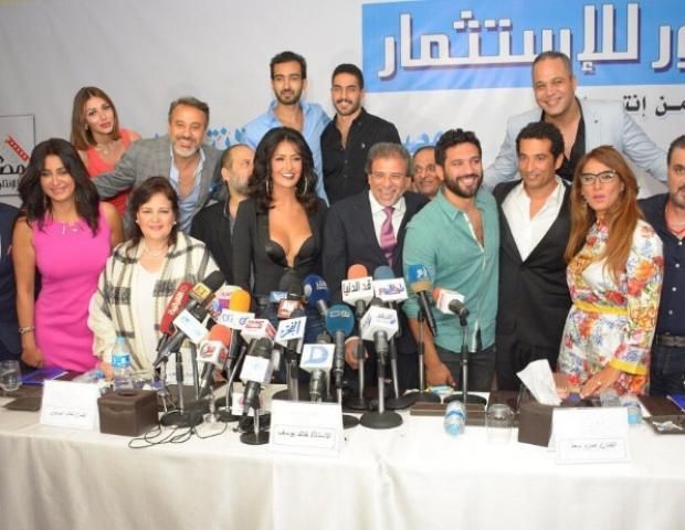 بالصور| غادة عبدالرازق تثير الجدل بإطلالة جريئة.. وتعليقات: "أنت تاني"