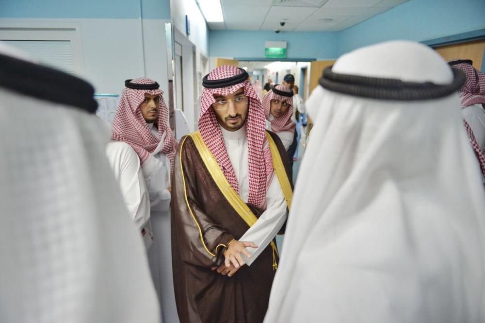 نائب أمير مكة يطمئن على حالة خفاجي الصحية