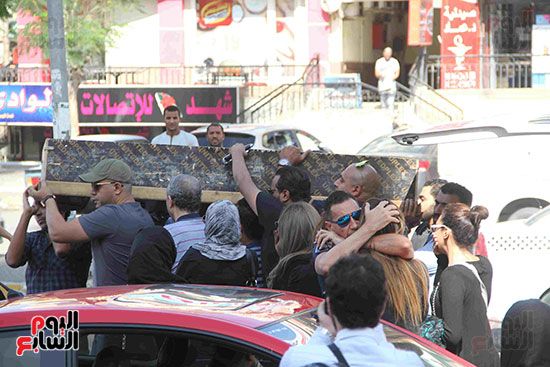 بدء صلاة الجنازة على الممثلة داليا التونى بمسجد الحصرى