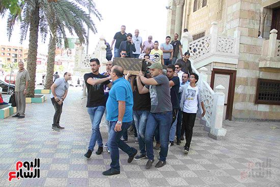 بدء صلاة الجنازة على الممثلة داليا التونى بمسجد الحصرى