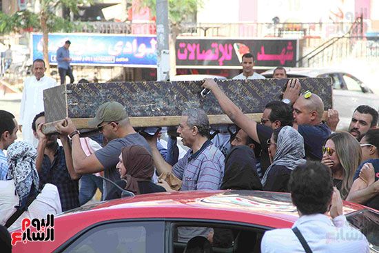 بدء صلاة الجنازة على الممثلة داليا التونى بمسجد الحصرى