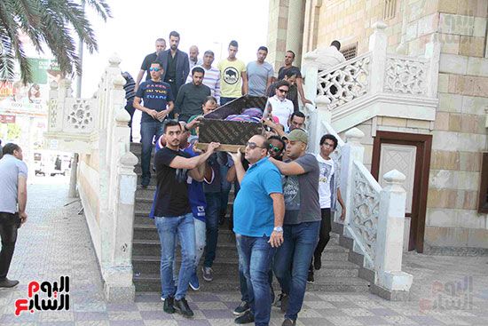 بدء صلاة الجنازة على الممثلة داليا التونى بمسجد الحصرى