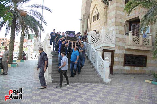 بدء صلاة الجنازة على الممثلة داليا التونى بمسجد الحصرى