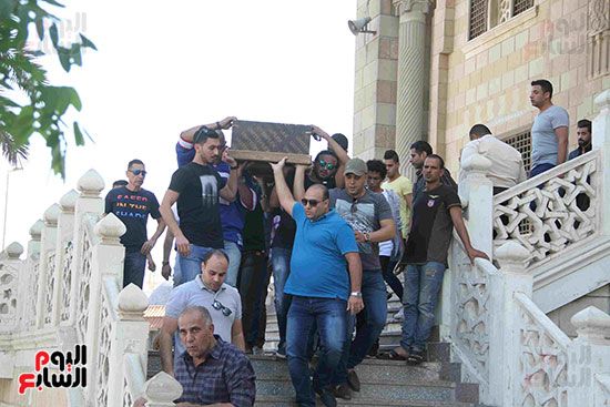 بدء صلاة الجنازة على الممثلة داليا التونى بمسجد الحصرى