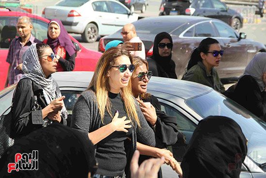 بدء صلاة الجنازة على الممثلة داليا التونى بمسجد الحصرى
