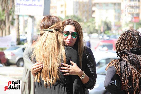 بدء صلاة الجنازة على الممثلة داليا التونى بمسجد الحصرى