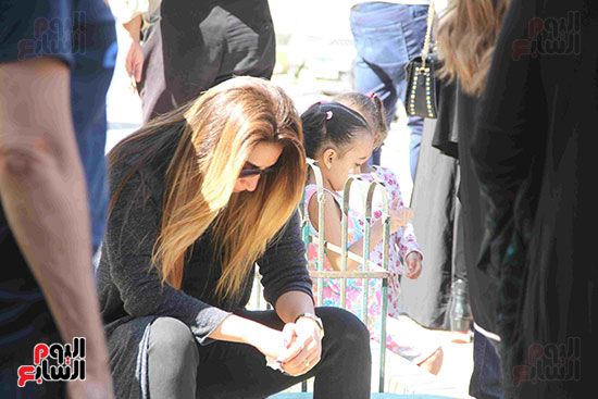 بدء صلاة الجنازة على الممثلة داليا التونى بمسجد الحصرى