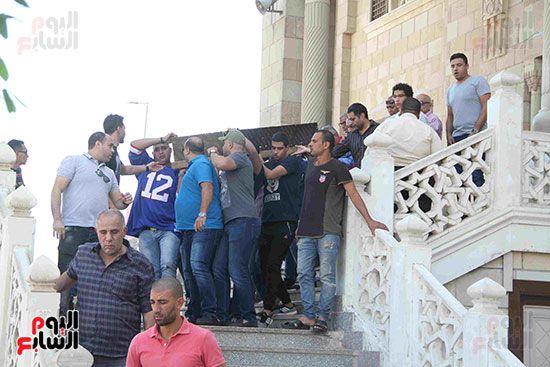 بدء صلاة الجنازة على الممثلة داليا التونى بمسجد الحصرى