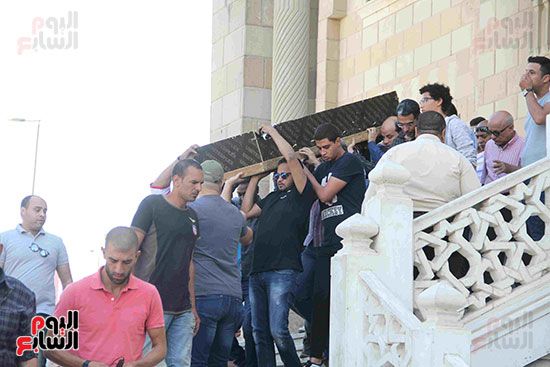 بدء صلاة الجنازة على الممثلة داليا التونى بمسجد الحصرى
