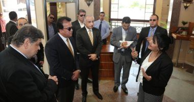 وزير التعليم العالى يزور مقر الجامعة الأمريكية بالقاهرة الجديدة