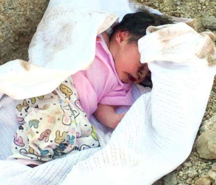 السعودية | مواطن يعثر على طفله “موؤدة” تحت التراب بمحافظة بيشة