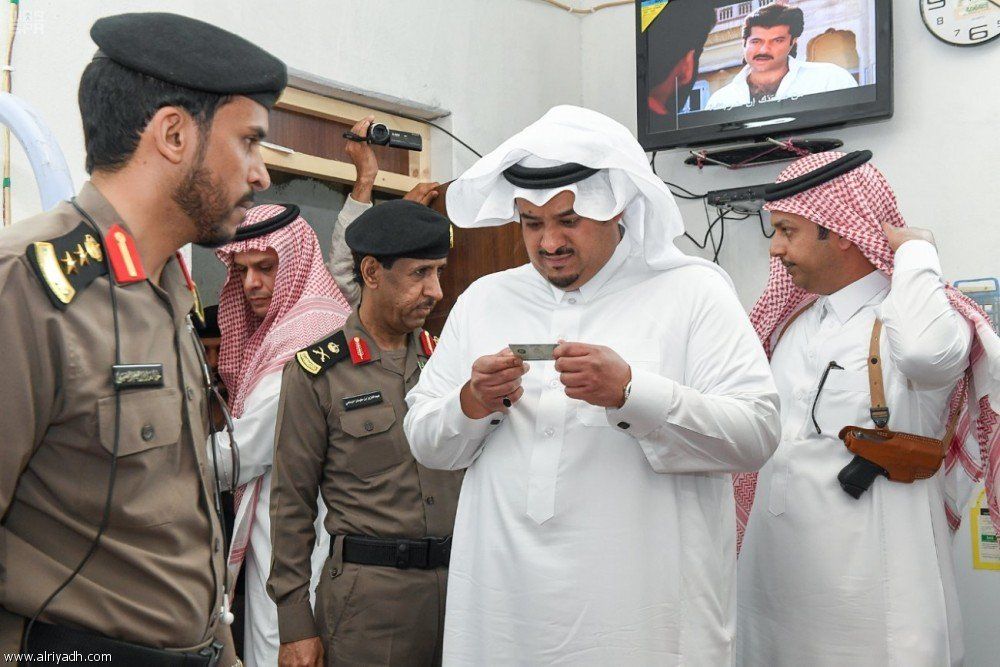 السعودية | نائب أمير الرياض يشارك رجال الأمن ميدانياً في حملة «وطن بلا مخالف»