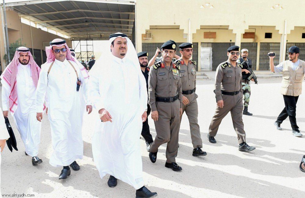 السعودية | نائب أمير الرياض يشارك رجال الأمن ميدانياً في حملة «وطن بلا مخالف»