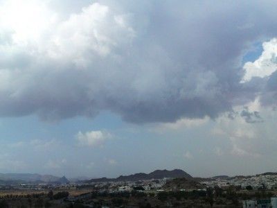 سحب رعدية ممطرة على مرتفعات 4 مناطق