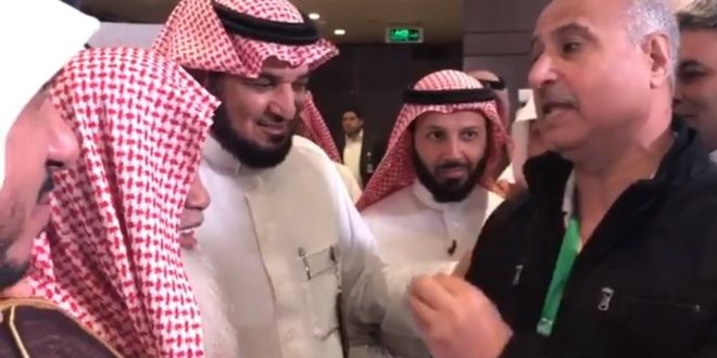 إعلامي يستوقف الشيخ الحذيفي.. شاهد رسالته إلى المملكة