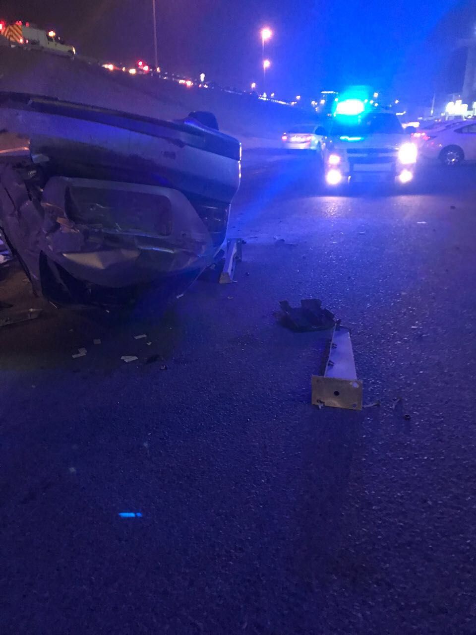 جدة.. إصابتان جراء انقلاب مركبة من أعلى كوبري مخرج كيلو 10 (صور)