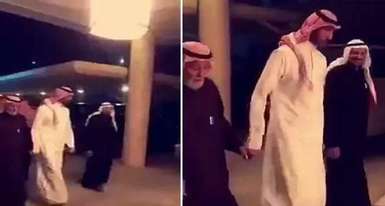بالفيديو .. زياد بن نحيت في جلسة عائلية للمرة الأولى بعد العفو عنه