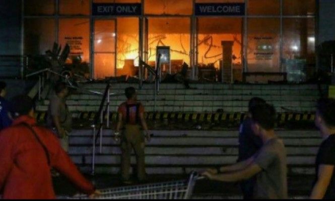 الفلبين: مصرع 36 في حريق و 20 في حادث و240 في عاصفة