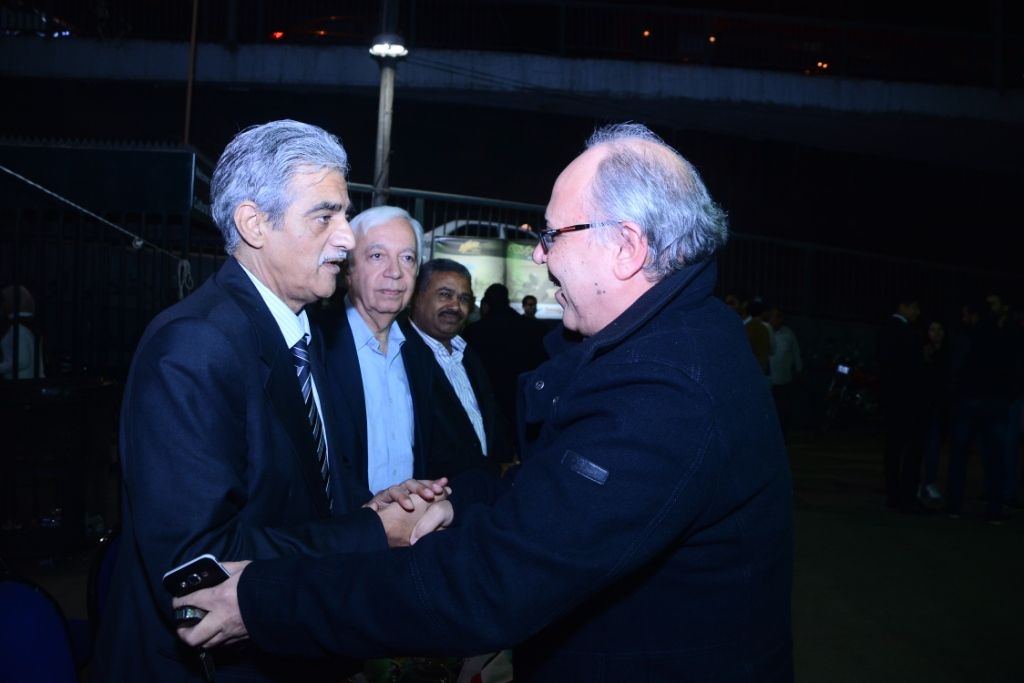صور - اعتماد خورشيد تتلقي واجب العزاء في نجلها
