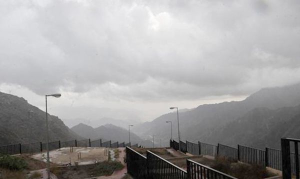 الطقس غدًا.. أمطار على 4 مناطق