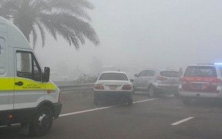 الامارات | تحديث مستمر .. حادث مروري بين عدة مركبات في أبوظبي