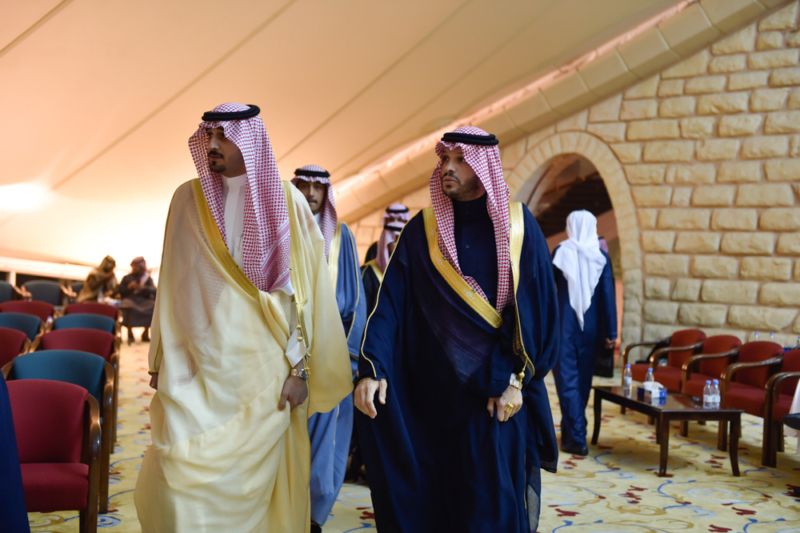 بالصور.. الإعلاميان حمود الفايز ورؤى الصبان يدخلان القفص الذهبي
