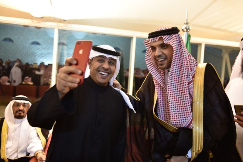 بالصور.. الإعلاميان حمود الفايز ورؤى الصبان يدخلان القفص الذهبي