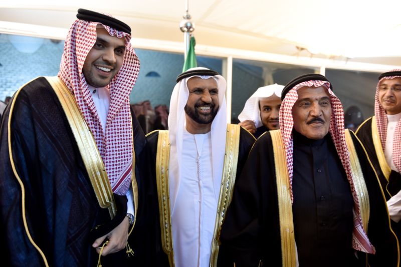 بالصور.. الإعلاميان حمود الفايز ورؤى الصبان يدخلان القفص الذهبي