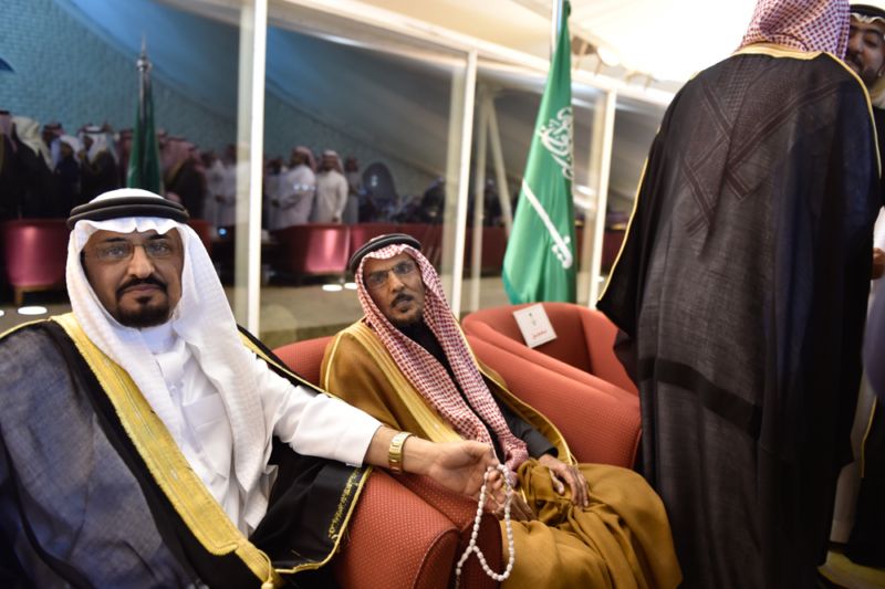 بالصور.. الإعلاميان حمود الفايز ورؤى الصبان يدخلان القفص الذهبي