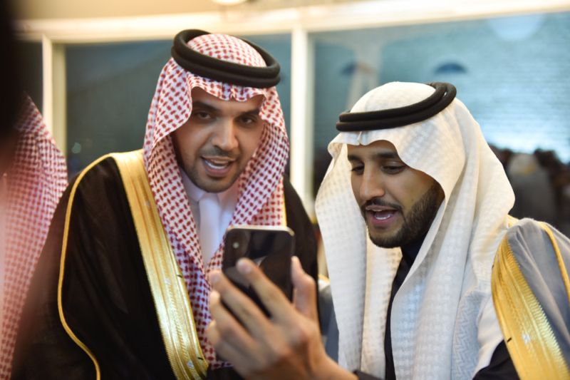 بالصور.. الإعلاميان حمود الفايز ورؤى الصبان يدخلان القفص الذهبي